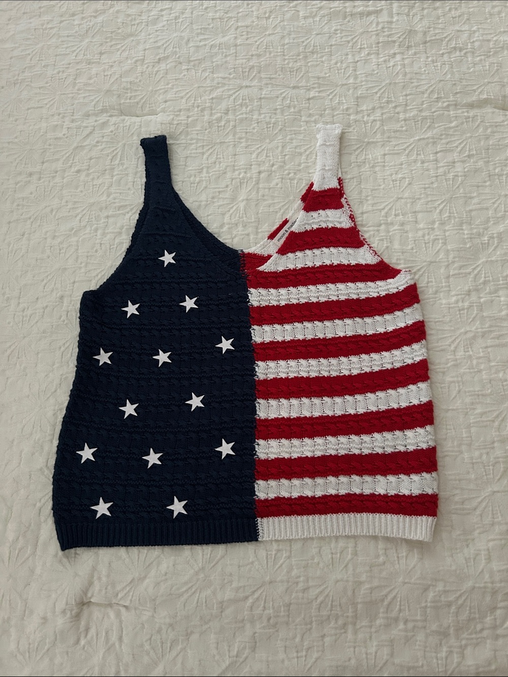 moon & madison Red, White & Navy Star-Stripe V-Neck Sweater Tank Sz.small